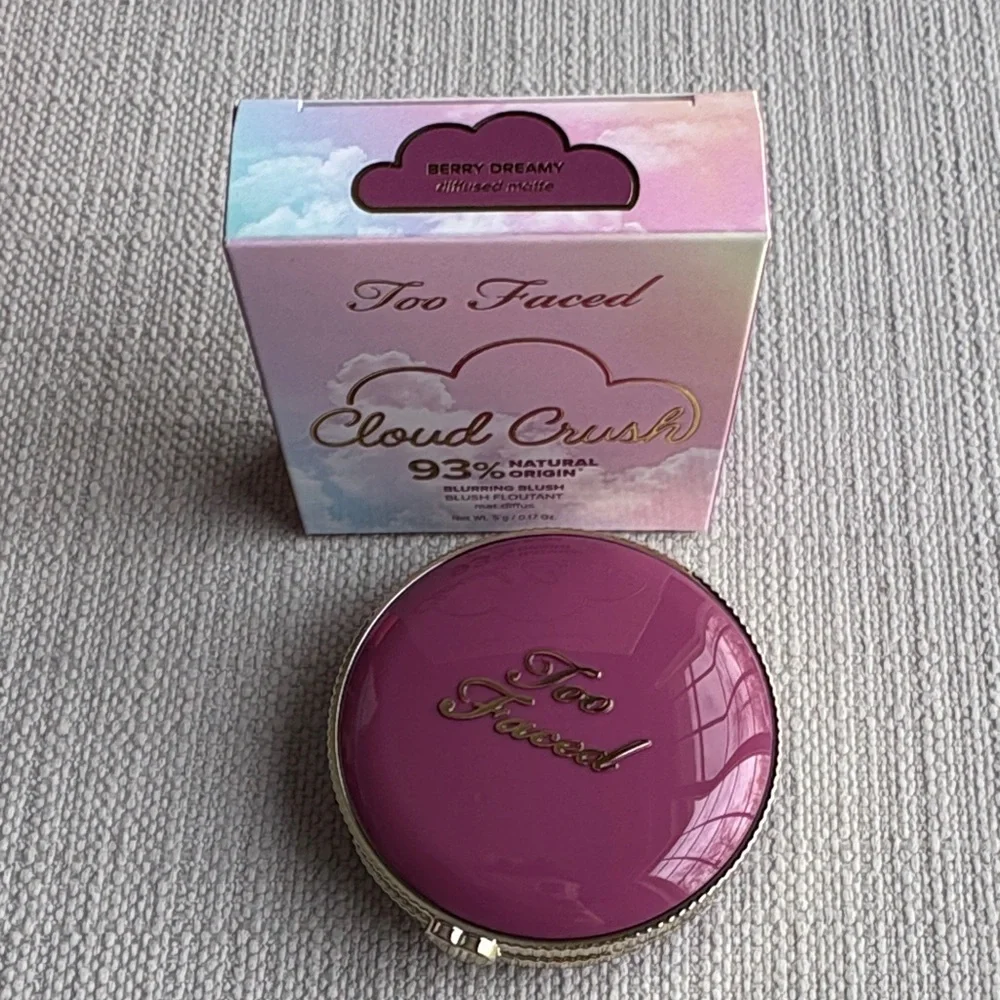 Too Faced Cloud Crush Blurring Blush - berry dreamy